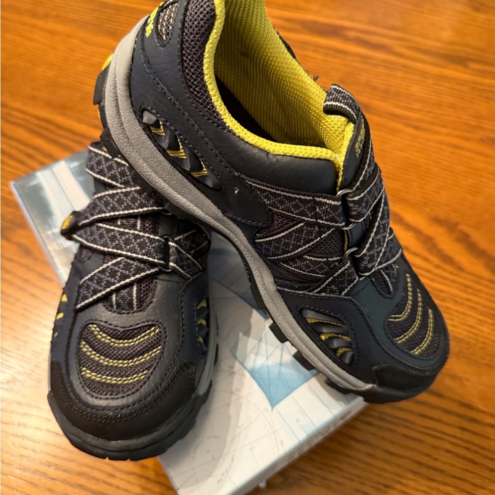 Boys Sperry sneaker new in box